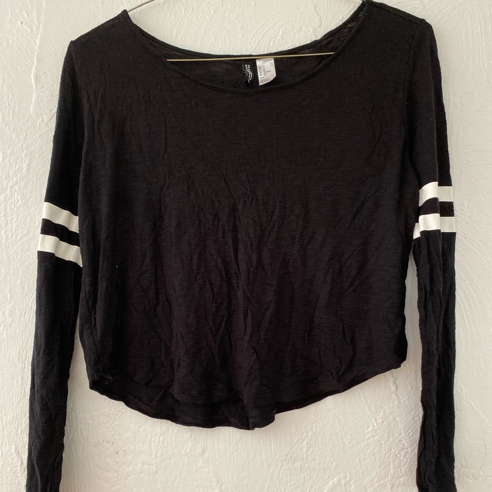 Black long sleeves top with white stripes